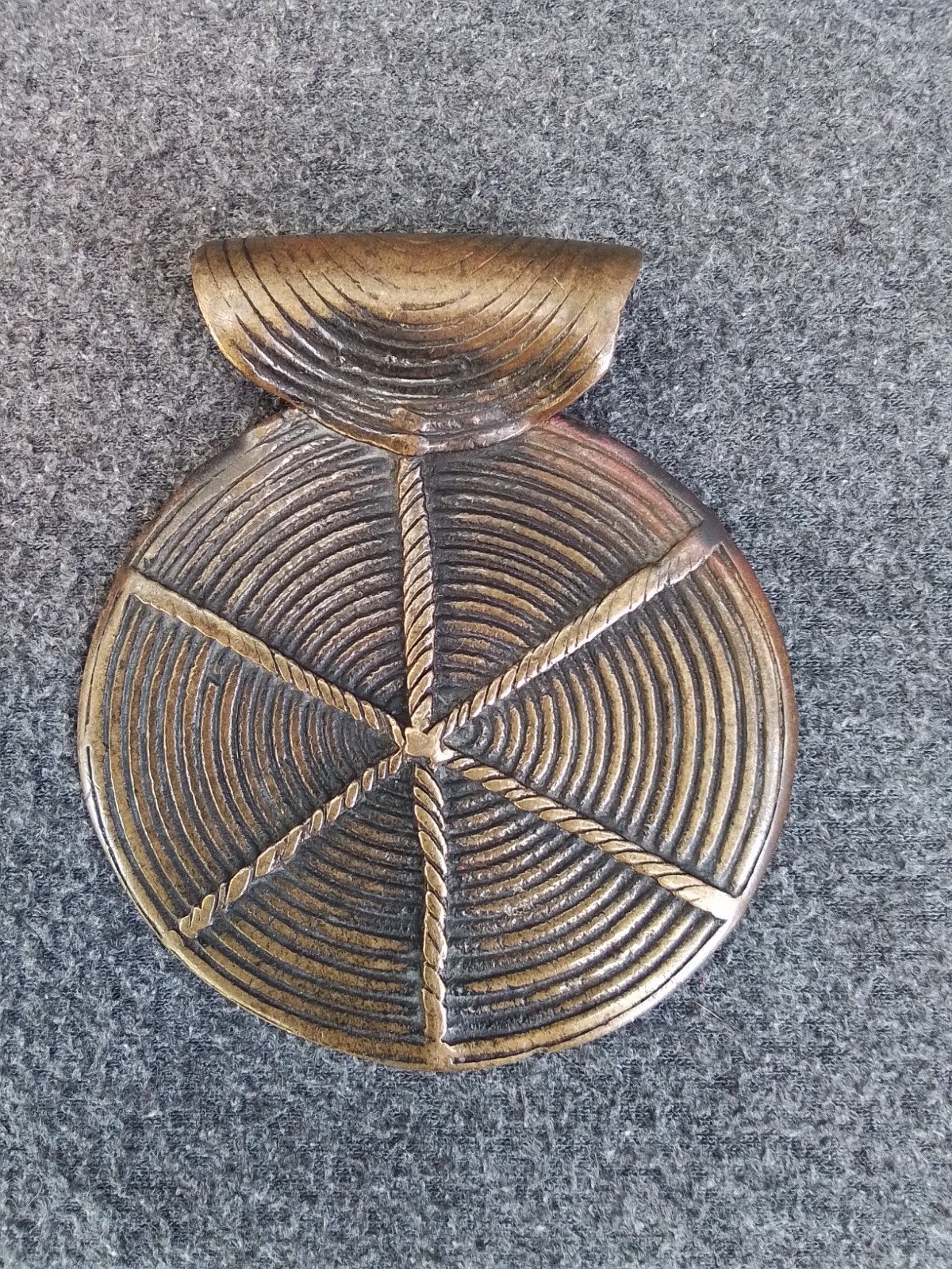 Benyop/Bayop uit Noordoost-India, 10x9cm, 165 gram, Ophalen of Verzenden