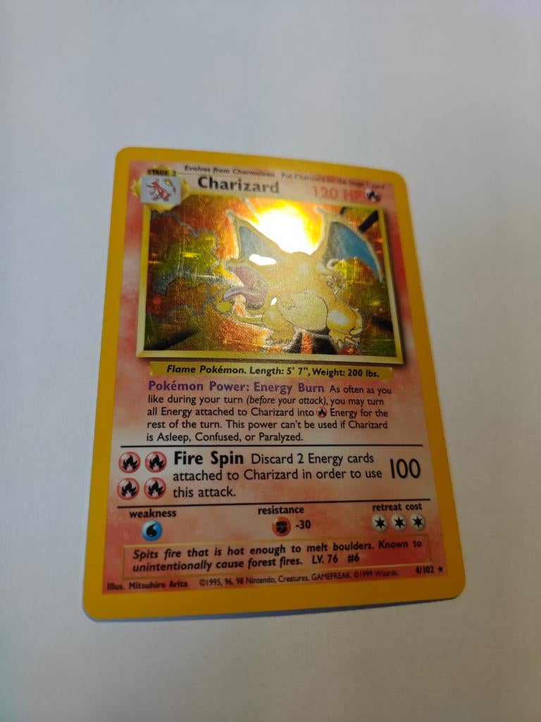Zeldzame Charizard Base Set - Uitstekende staat, Hobby en Vrije tijd, Verzamelkaartspellen | Pokémon, Ophalen of Verzenden, Zo goed als nieuw