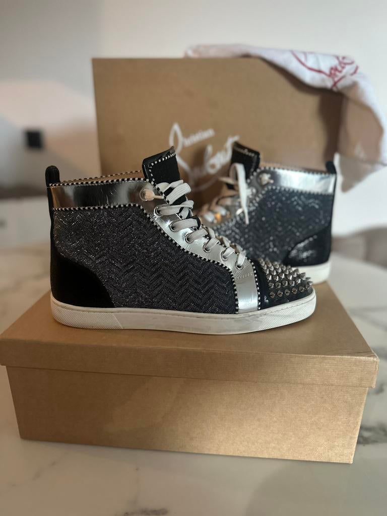 Christian Louboutin Orgineel Authentic maat 43, Zwart, Ophalen of Verzenden, Sneakers of Gympen, Zo goed als nieuw