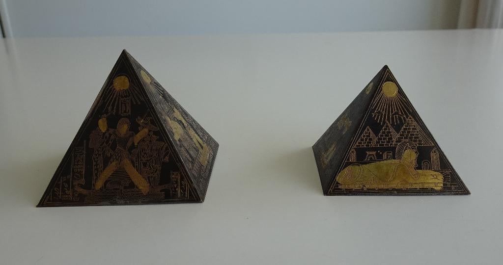 2 Vintage Mini Piramide Beeldjes, Verzamelen, Ophalen, Zo goed als nieuw