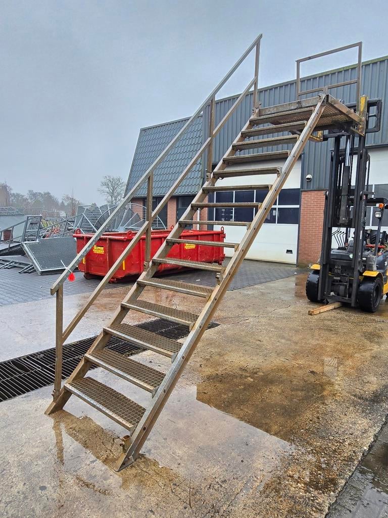Stalen trap met bordes  gegalv hoog 3.2mtr nor014, Ophalen, 2 tot 4 meter