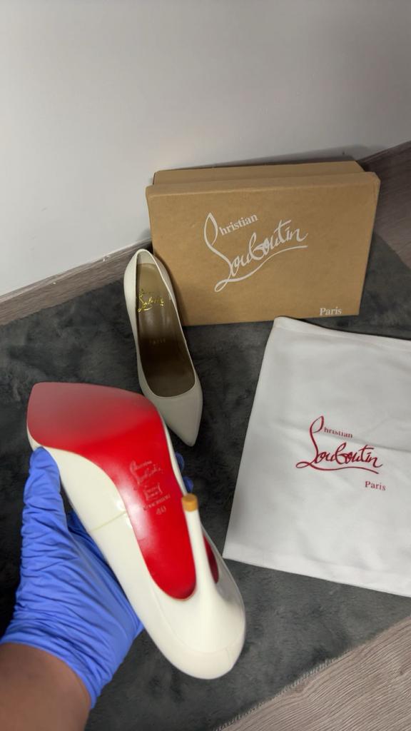 Witte louboutin hakken dames, Kleding | Dames, Schoenen, Ophalen, Zo goed als nieuw, Wit