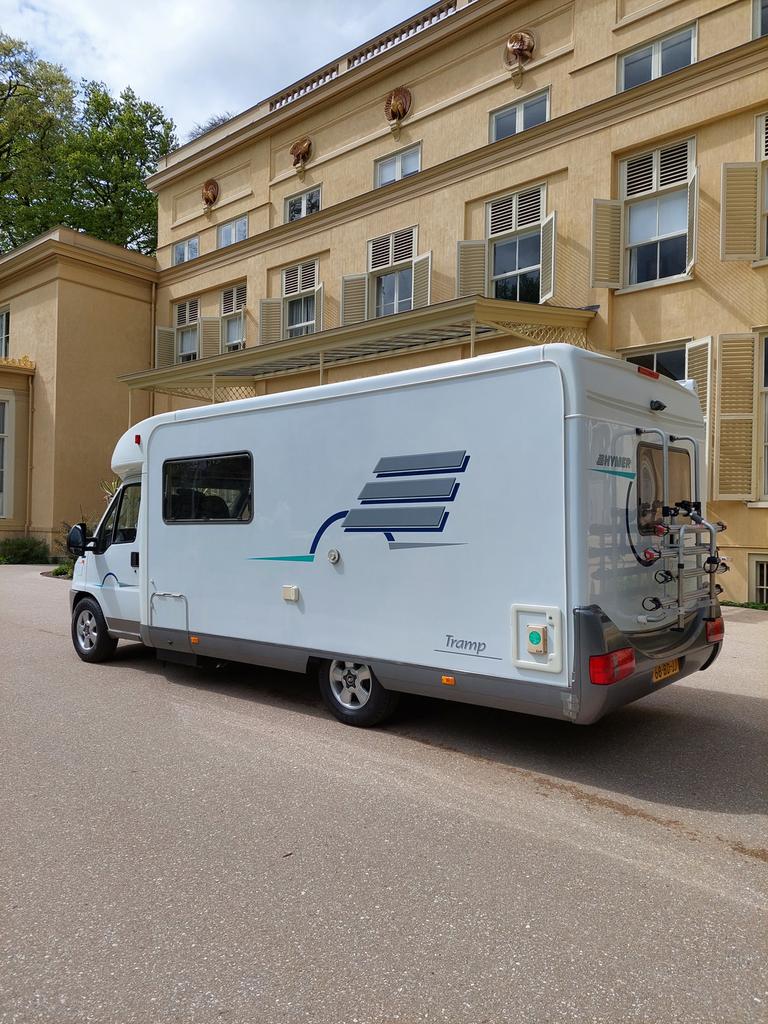 Te huur zeer nette complete camper met inventaris,airco 4p