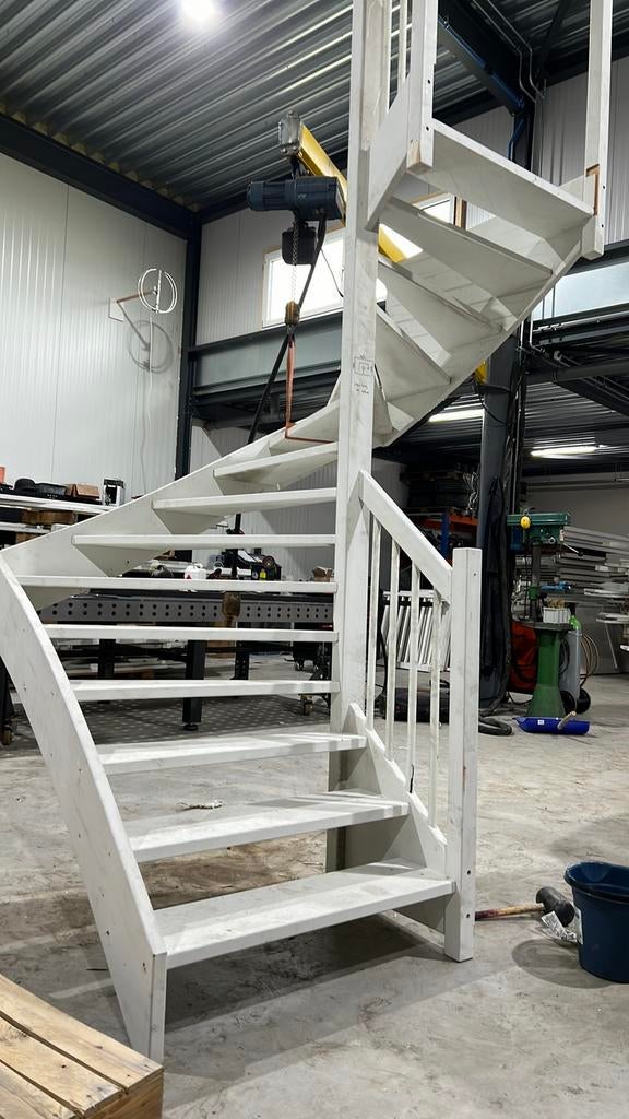 Trap 2940 hoog open, Doe-het-zelf en Verbouw, Ladders en Trappen, Ophalen, Zo goed als nieuw, 2 tot 4 meter