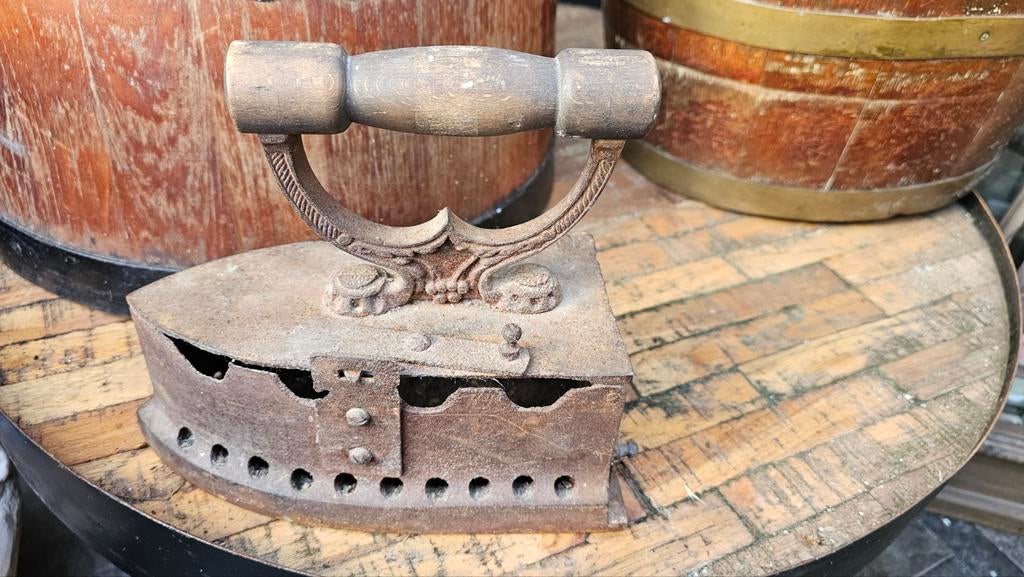 Antieke Gietijzeren Strijkijzer, Antiek en Kunst, Antiek | Gereedschap en Instrumenten, Ophalen of Verzenden