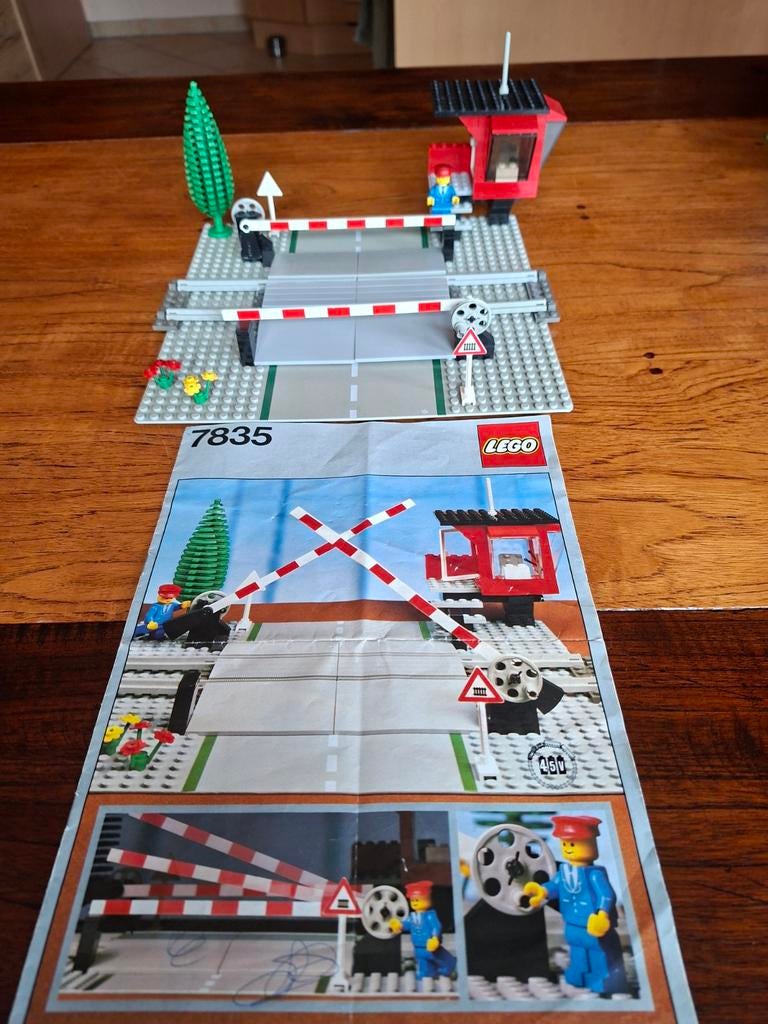 LEGO TREIN 7835 BEWAAKTE-OVERGANG 12VOLT COMPLEET, Kinderen en Baby's, Speelgoed | Duplo en Lego, Ophalen of Verzenden, Zo goed als nieuw