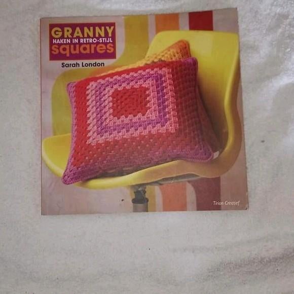 Sarah London - Granny squares, haken in retro stijl, Boeken, Breien en Haken, Sarah London, Ophalen of Verzenden, Zo goed als nieuw