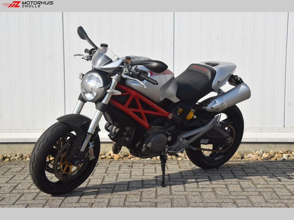 DUCATI MONSTER 696 (bj 2009), DUCATI, 2 cilinders, Motorrijbewijs A, Bedrijf