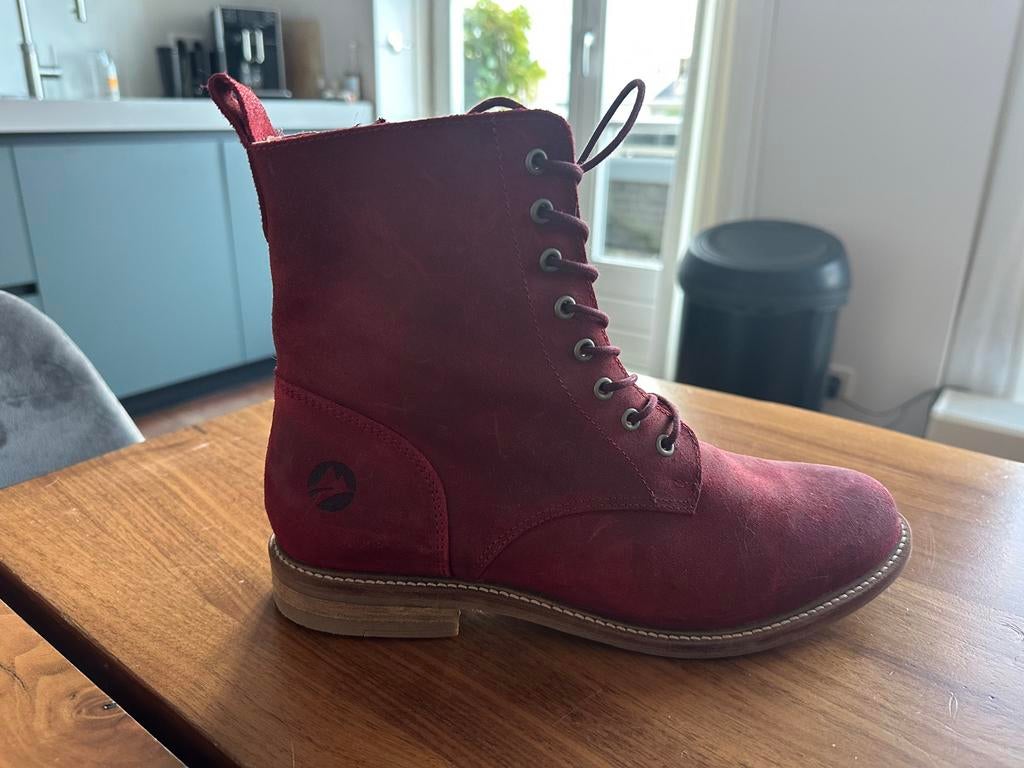 Veterlaarsjes rood, merk Myre maat 41 ongedragen, Kleding | Dames, Schoenen, Ophalen of Verzenden, Nieuw, Rood