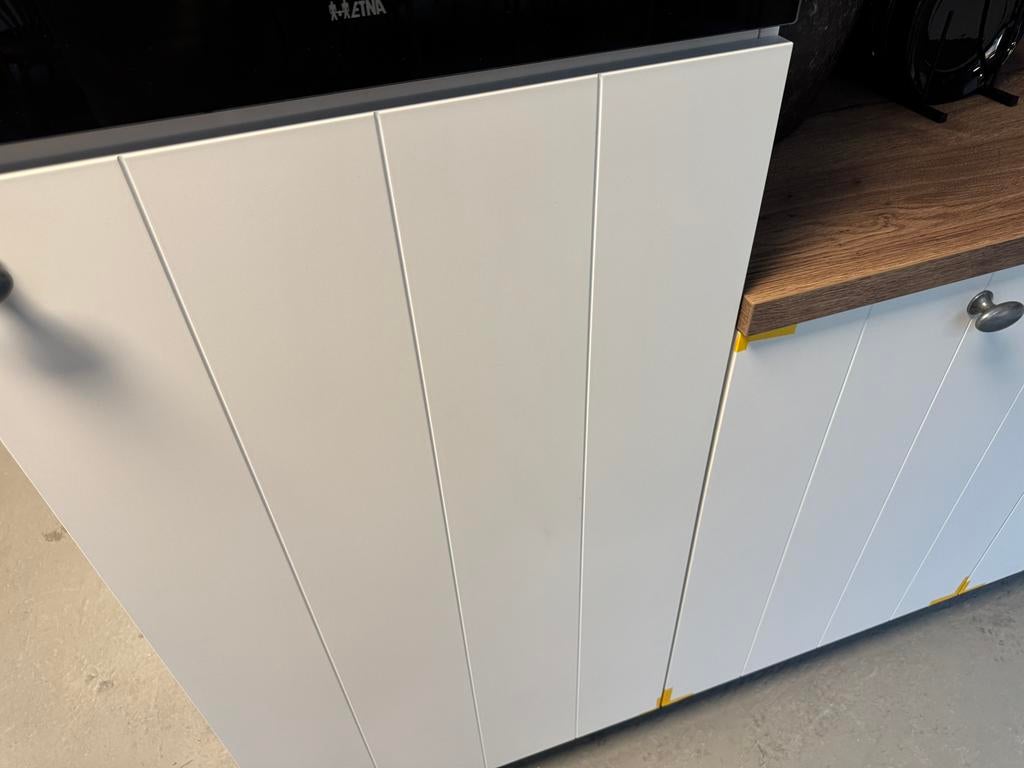 Landelijke witte gelakte hoekkeuken, Huis en Inrichting, Keuken | Complete keukens, Ophalen, Wit, Hoekkeuken, Nieuw