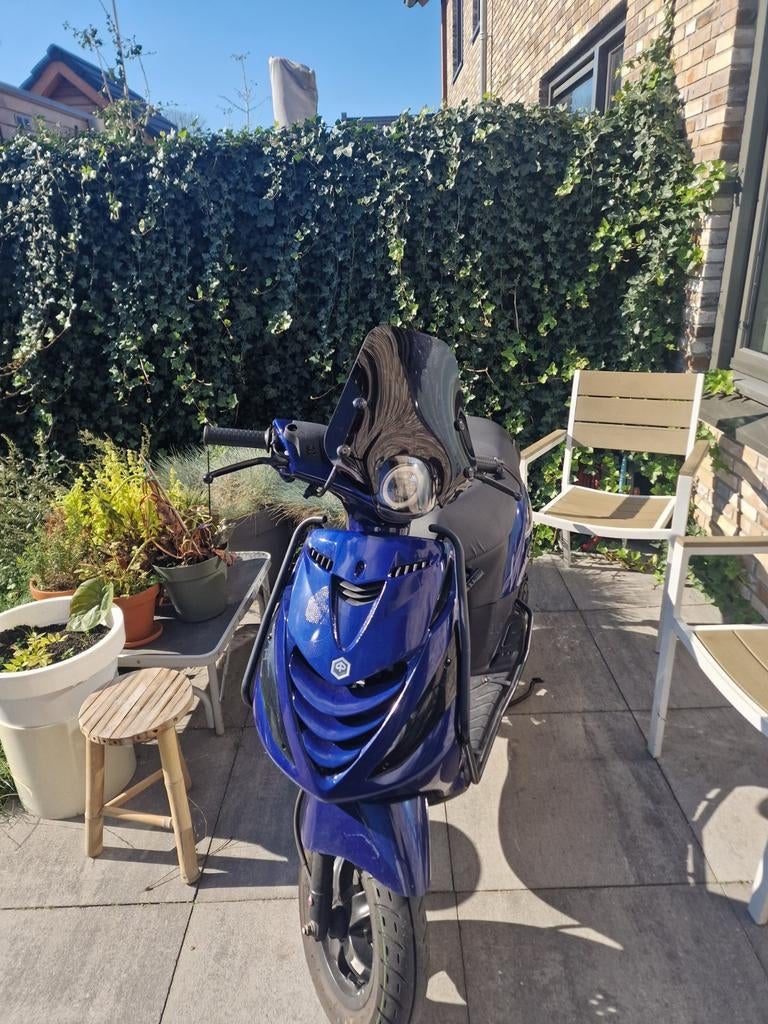 Zip, Fietsen en Brommers, Scooters | Piaggio, Ophalen, Zo goed als nieuw, Benzine, Zip