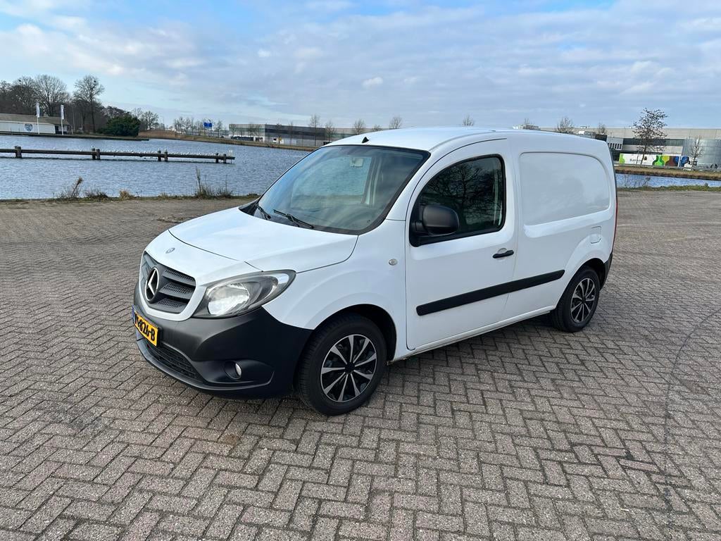 Mercedes-Benz Citan 1.5 CDI 66KW 2013, Auto's, Bestelauto's, Euro 5, Zwart, 4 cilinders, Bedrijf