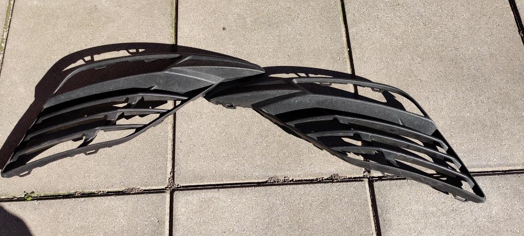 Originele voorbumper grille cover Seat Leon/Cupra 2017-2020, Gebruikt, Voor, Ophalen of Verzenden, Bumper