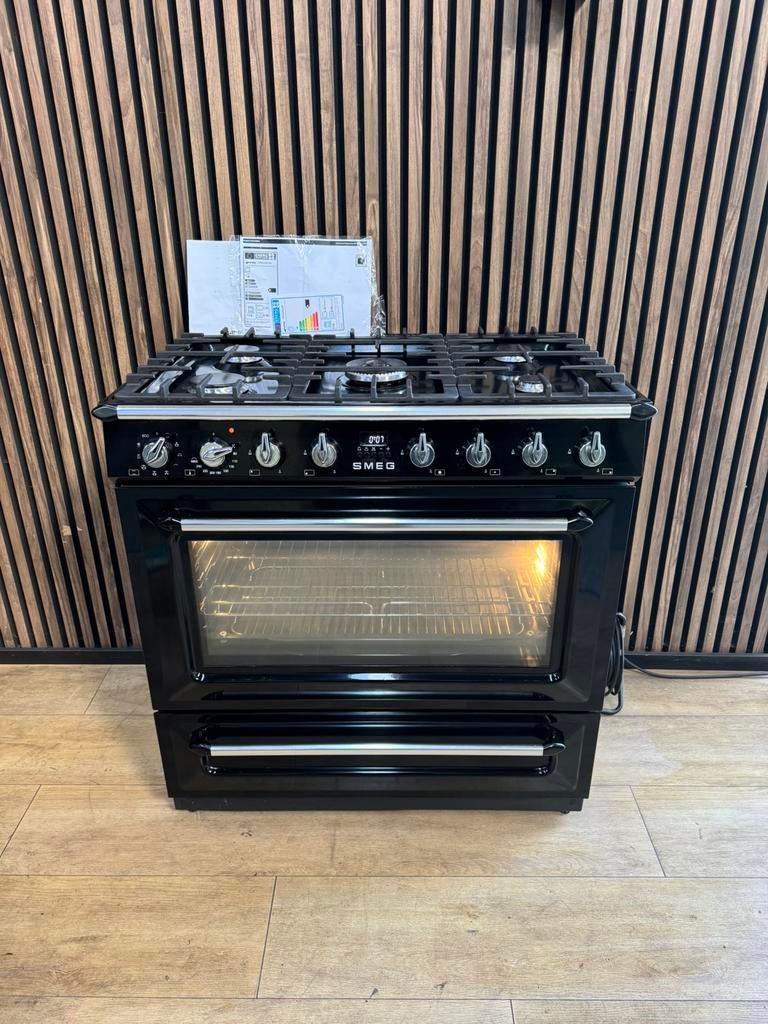 Luxe hoogglans zwarte Smeg Victoria Fornuis (Gratisbezorgen), 5258sh, Ophalen of Verzenden, Zo goed als nieuw, Energieklasse A of zuiniger