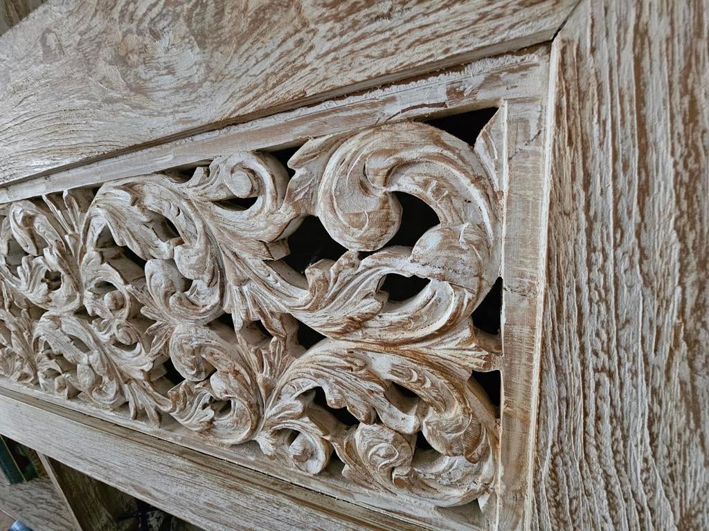 Wood Cabinet, Ophalen