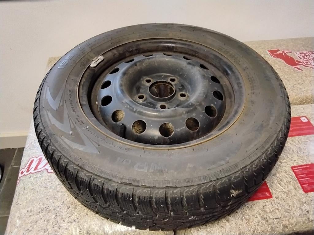 Winterbanden nokian goede staad 4 stuks, Ophalen, 15 inch, Banden en Velgen, Winterbanden
