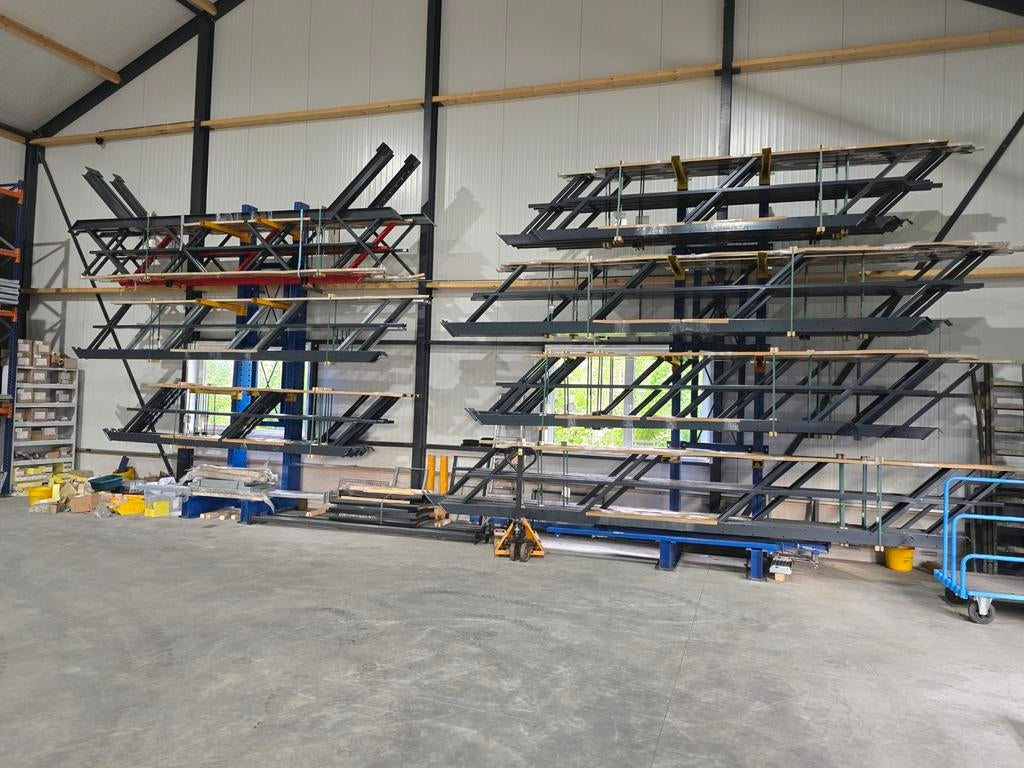 Stalen trappen Ruime keus nob1410, Ophalen, Zo goed als nieuw, 2 tot 4 meter