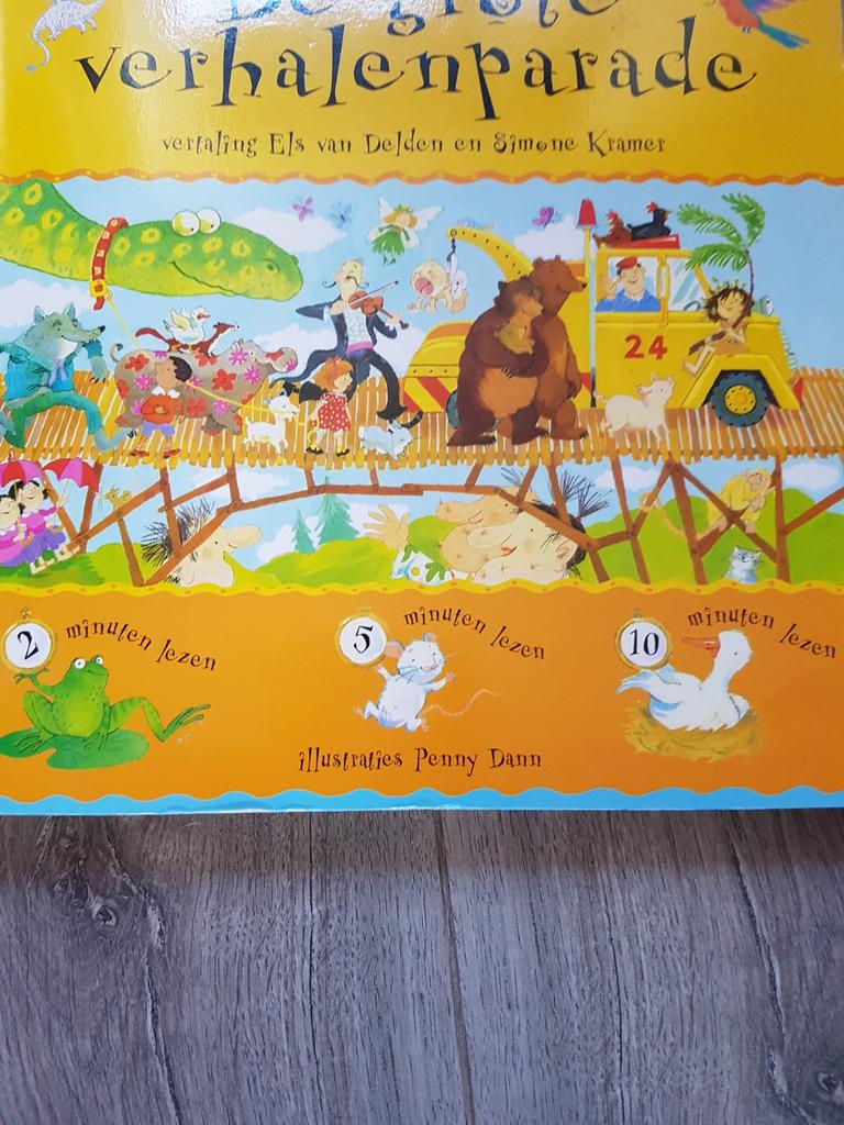Boek Verhalen parade, Boeken, Ophalen of Verzenden, Zo goed als nieuw, Fictie algemeen