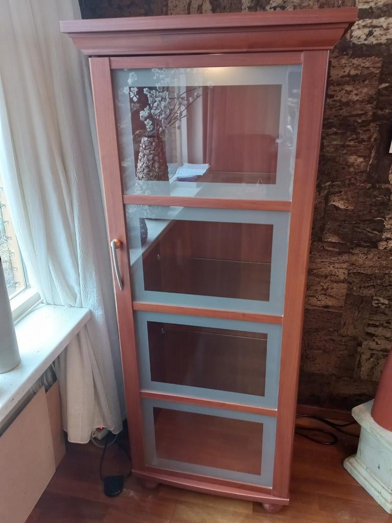 Vitrinekast kersen met verlichting, Ophalen, 50 tot 100 cm, Zo goed als nieuw, 150 tot 200 cm
