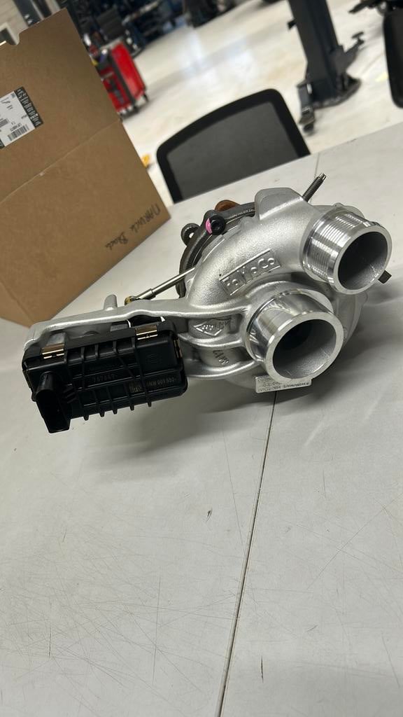 Turbo primair (rechts) Range Rover 4.4 V8, Auto-onderdelen, Motor en Toebehoren, Ophalen of Verzenden, Nieuw, Rover