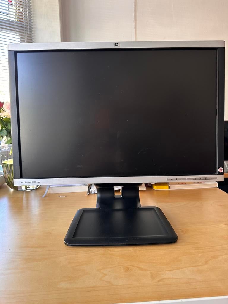 Monitor 22” HP LA2205wg + Gratis keyboard, muis en printer!, Ophalen, IPS, Kantelbaar, 60 Hz of minder