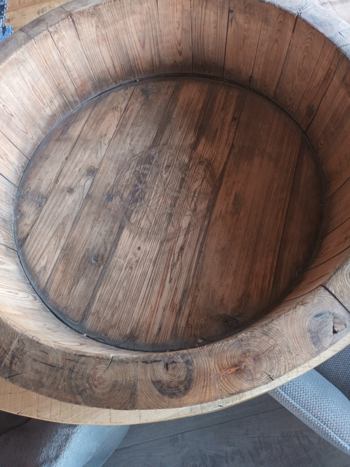 Grote stoere en sobere olijfbak van hout, Ophalen, Gebruikt, Hout