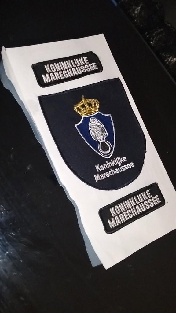 Koninklijke Marechaussee  drie samen  voor 2,00, Ophalen of Verzenden, Marechaussee, Nederland, Embleem of Badge