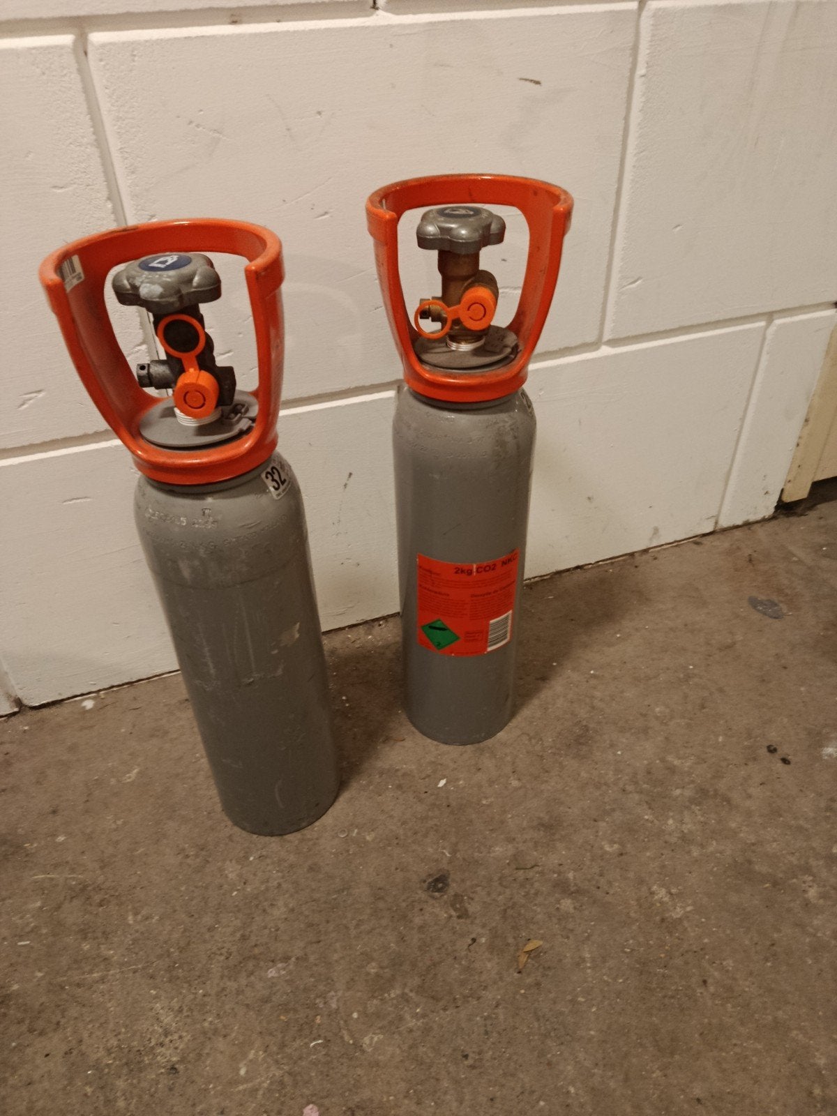 2x CO2 flessen 2kg met kraan - ZNKC, Ophalen of Verzenden, Nieuw