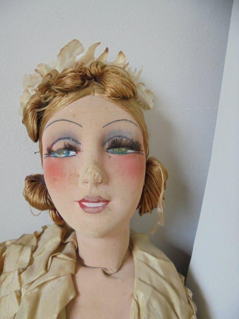 Antieke sofa doll, boudoir doll , authentieke kleding., Antiek en Kunst, Ophalen of Verzenden