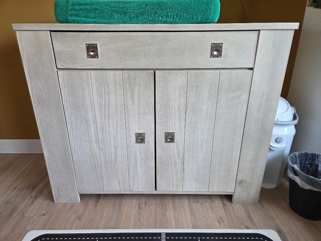 babykamer: commode, ledikant en plankje Coming Kids Pepper, Kinderen en Baby's, Babywiegjes en Ledikanten, Ophalen, Gebruikt, Ledikant