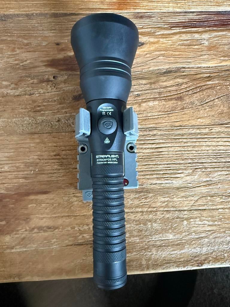 Streamlight Strion DS HPL led zaklamp met oplader, Caravans en Kamperen, Zaklampen, Zo goed als nieuw, Accu, Ophalen of Verzenden