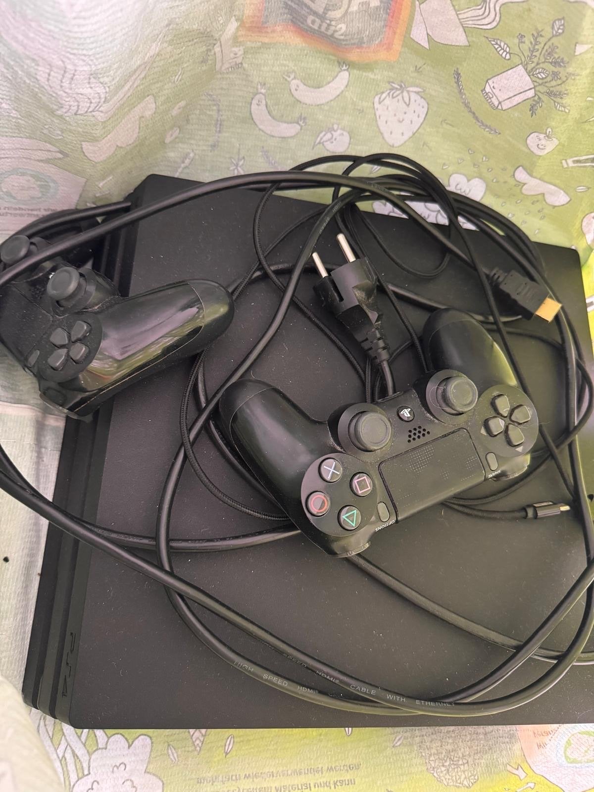 PlayStation 4 PRO 1TB met 2 controllers en kabels. ZGAN., Ophalen, Gebruikt, Met 2 controllers, 1 TB