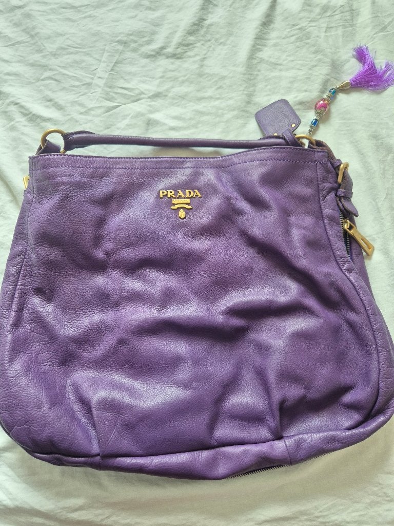 Authentieke Prada paarse leren hobo tas Vitello Daino stijl, Sieraden, Tassen en Uiterlijk, Tassen | Damestassen, Ophalen, Gebruikt