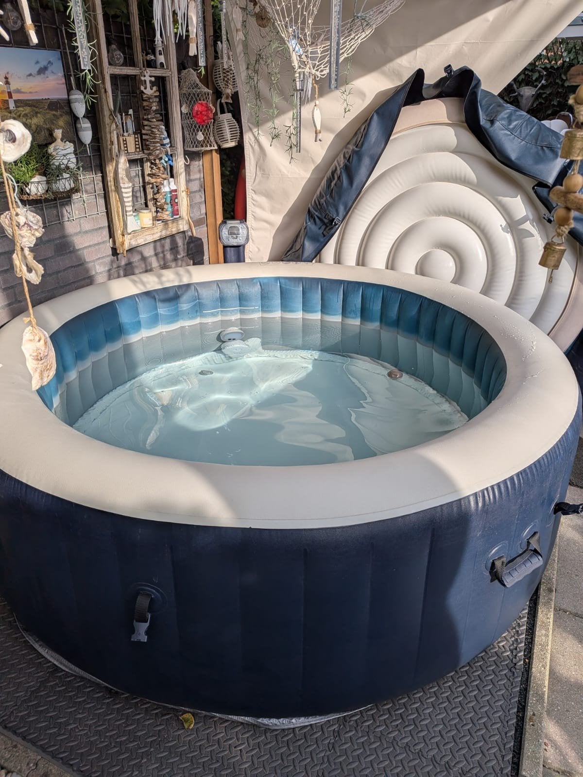 Bieden op een  4 persoons Opblaasbare Spa van Intex, Ophalen, Gebruikt, Pomp