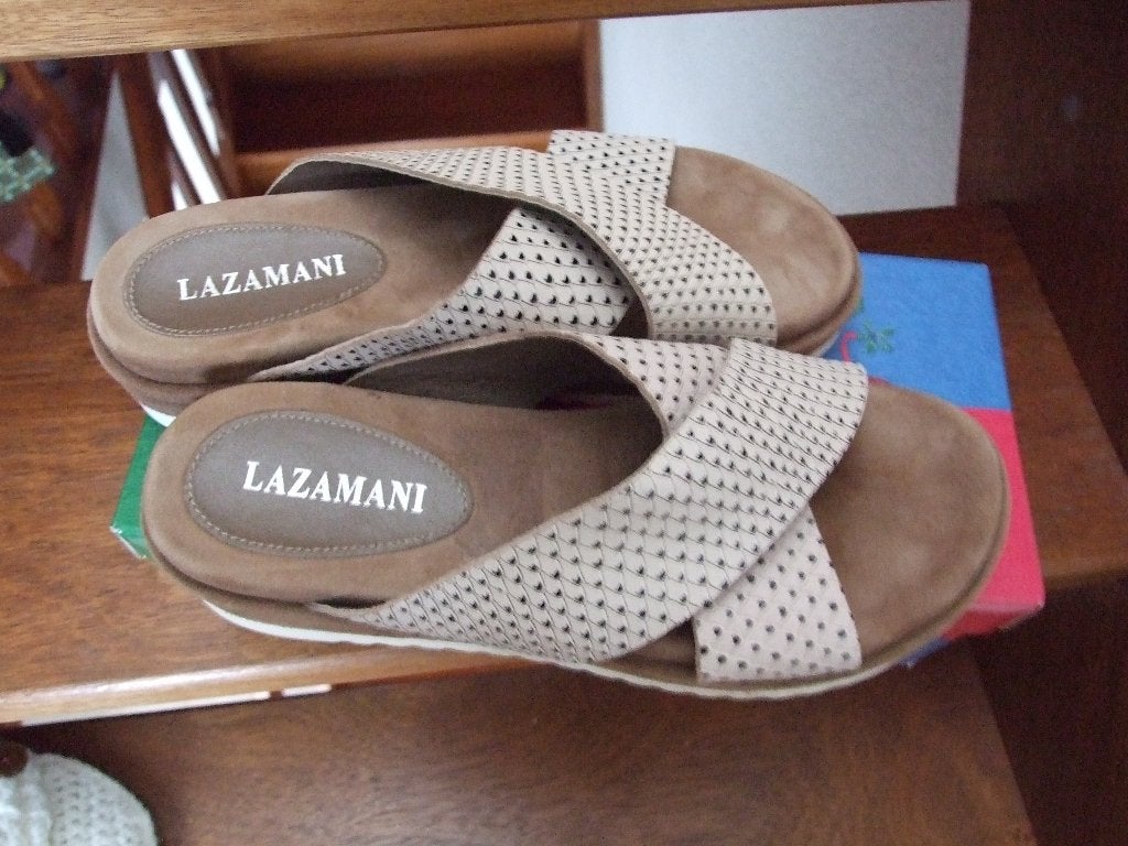 Lazamani prachtige leren slippers met kruisbanden maat 38, Slippers, Beige, Lazamani, Ophalen of Verzenden