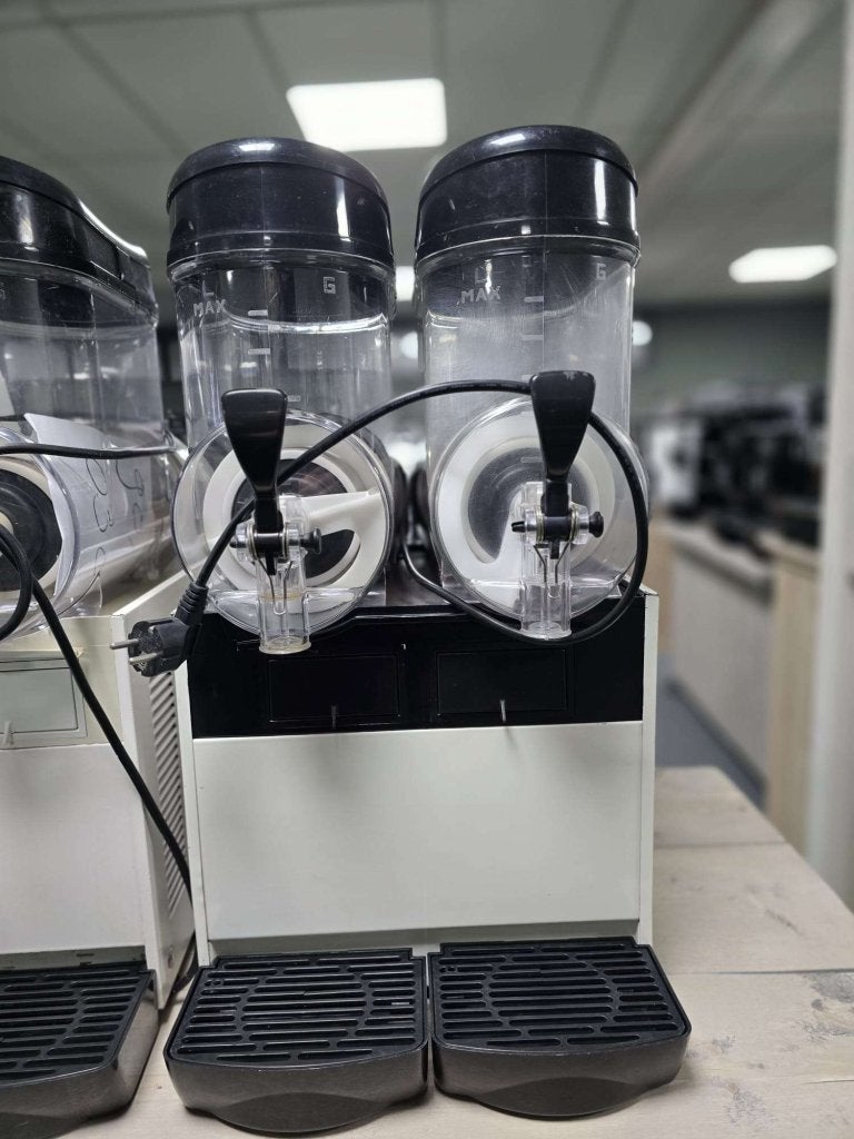 Slush puppy / slush machine 2 x 6 liter, Gebruikt, Koelelement, Niet ingevuld, Niet ingevuld