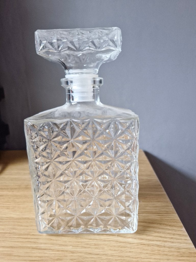 Vintage glazen whiskeykaraf uit Frankrijk, Met patroon/structuur, Transparant, Ophalen of Verzenden, 20 cm