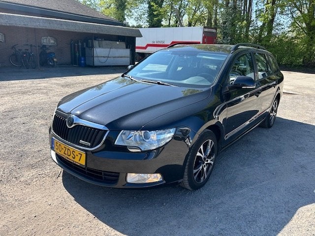 Skoda Superb Combi 1.6 TDI 10-2012 nieuwe Apk 06-2027 trekha, Keurmerk '100% Onderhouden', Euro 5, Gebruikt, 4 cilinders