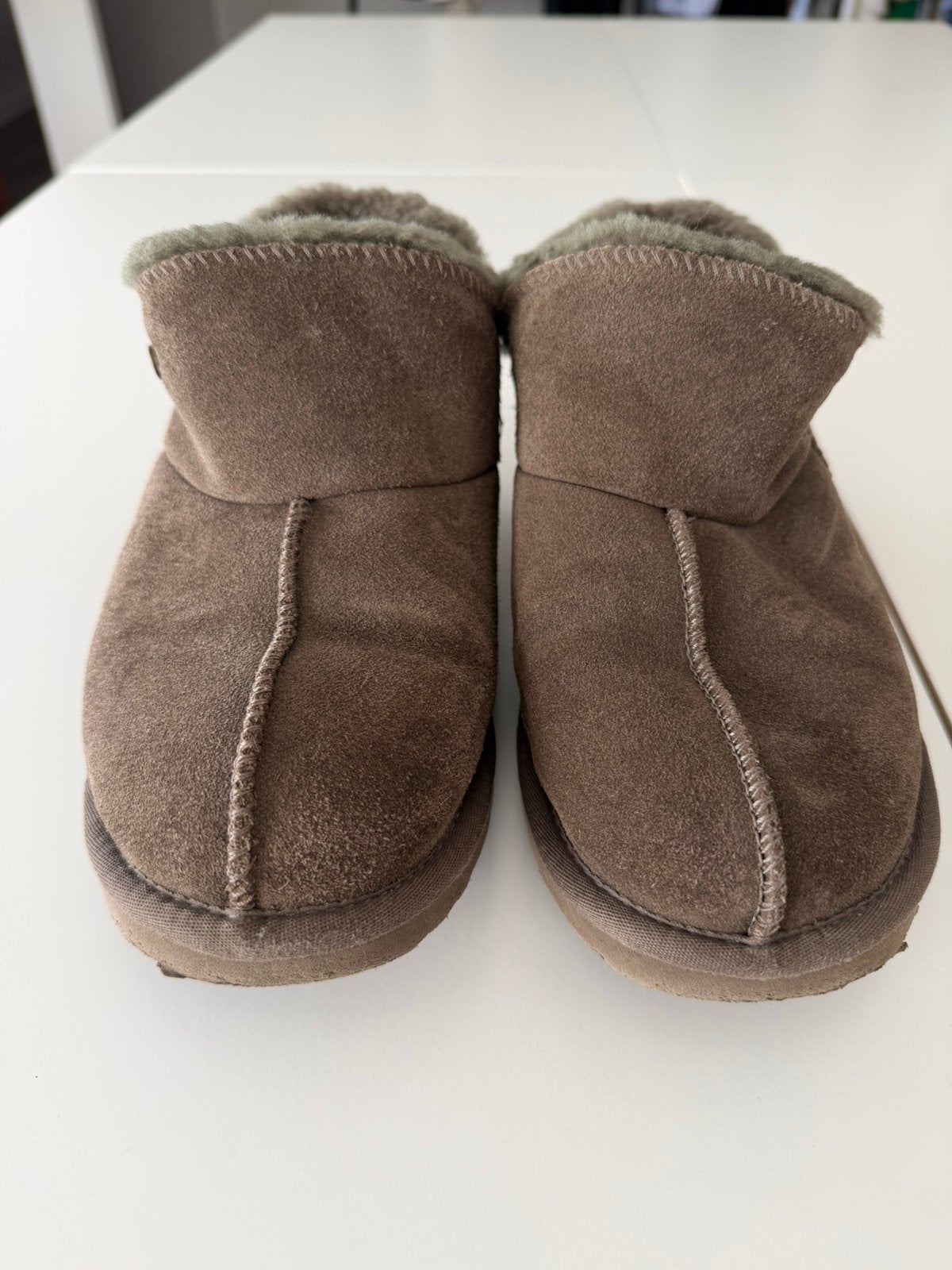 Warmbat, Ophalen, Gedragen, Pantoffels of Sloffen