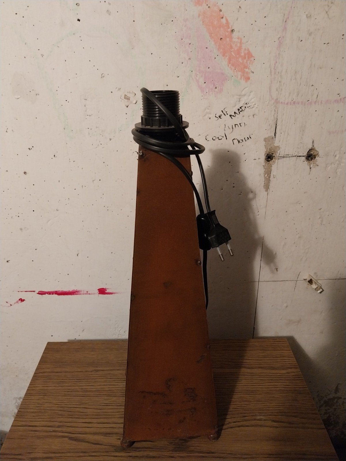 Tafellamp, designerlamp, lamp op voet.
Designer: Van de Heg., Ophalen of Verzenden, Nieuw, Metaal