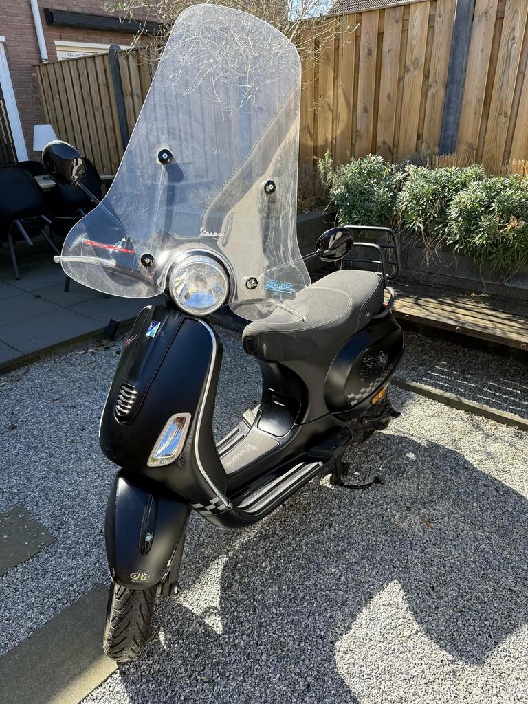 Vespa Primavera super sport  matzwart, Ophalen, Gebruikt, Benzine, Vespa