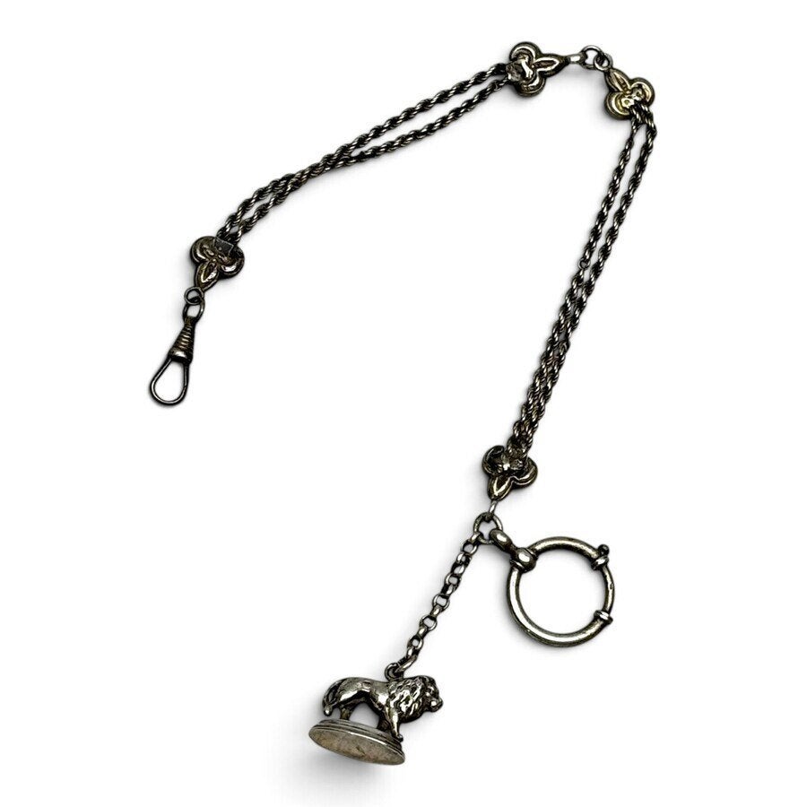 Zilveren ketting met signet in de vorm van een leeuw