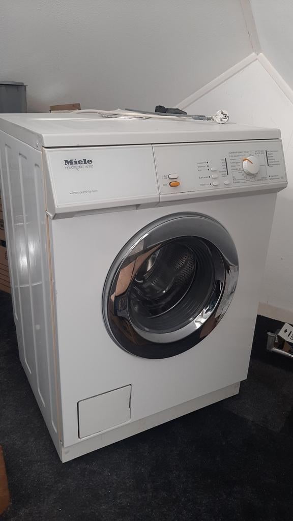 Miele Novotronic W 843 Wasmachine - Betrouwbaar & Duurzaam, Ophalen, Gebruikt, Wolwasprogramma, Voorlader