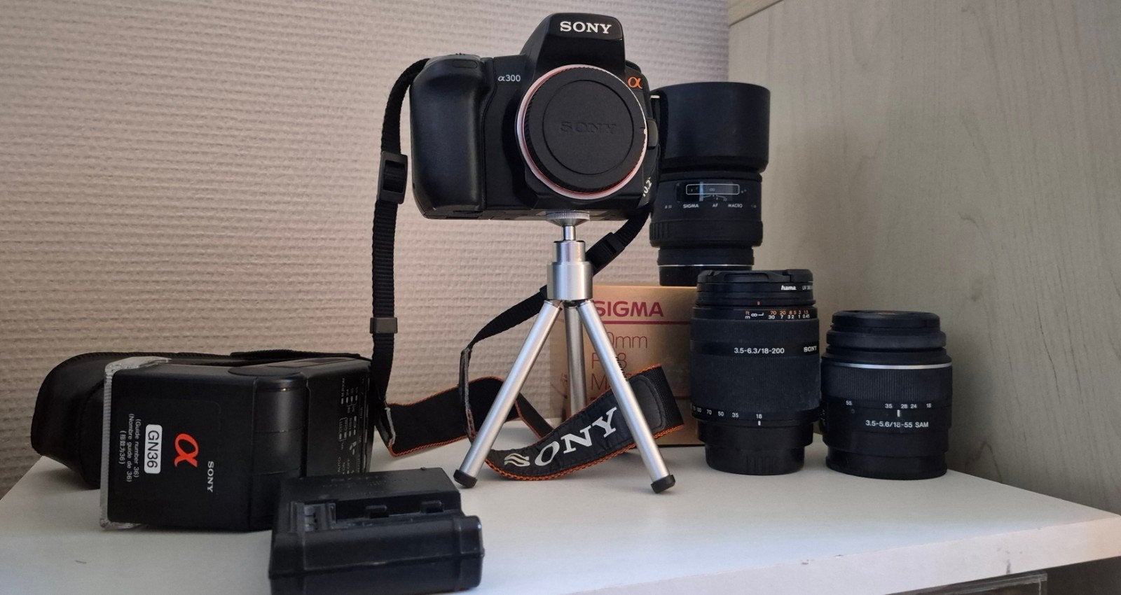 Sony A300 DSLR met 3 lenzen, flitser en accessoires, Ingebouwde flitser, Gebruikt, Spiegelreflex, Ophalen of Verzenden