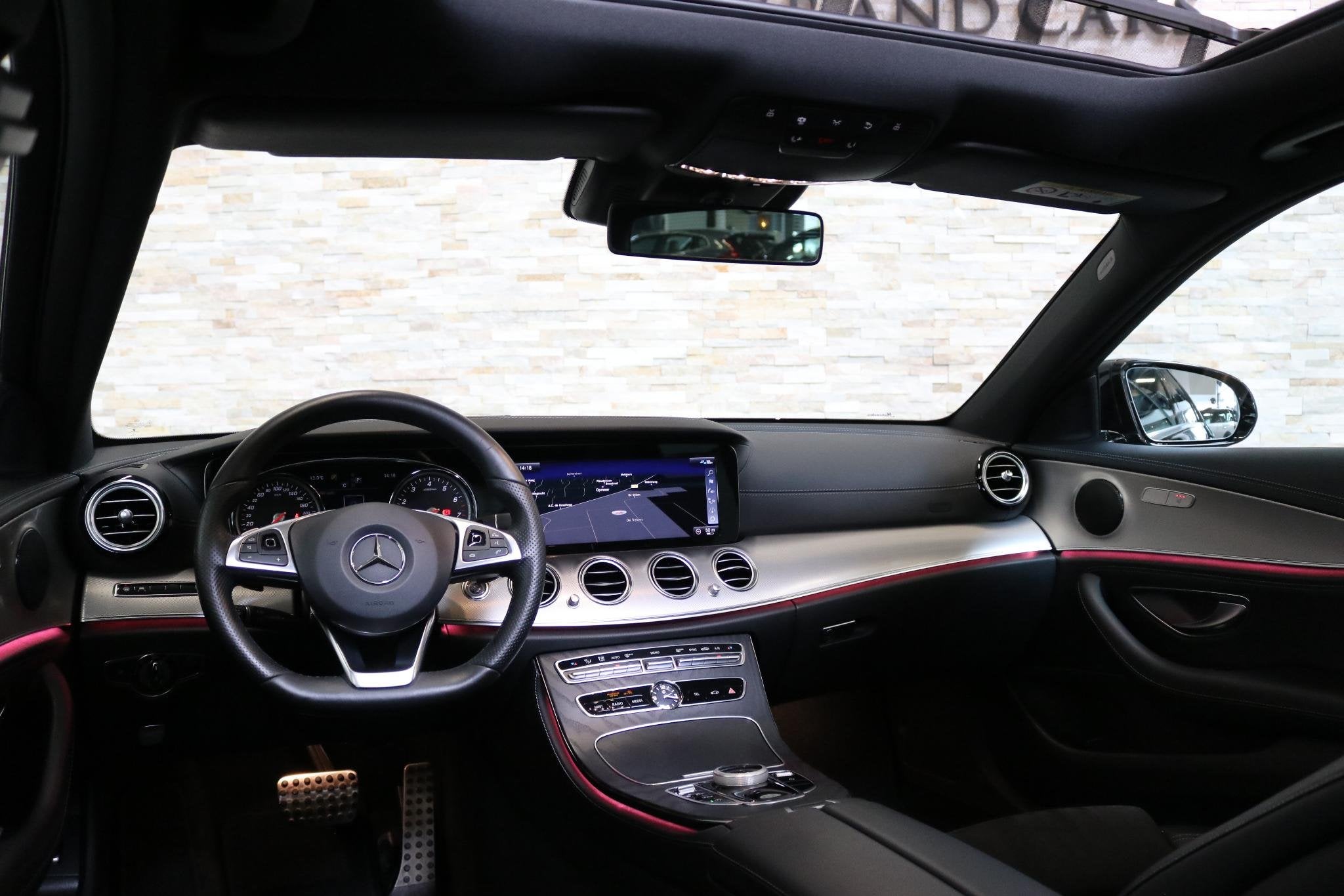 Mercedes-Benz E-klasse 200 AMG | PANO | SFEERVERLICHTING | C, Auto's, Automaat, Achterwielaandrijving, Gebruikt, 4 cilinders