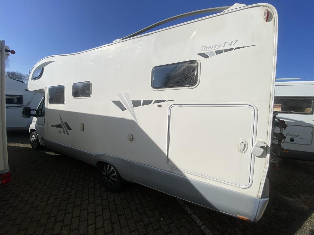 Giottiline Therry 47 T Enkelle bedden dak Airco, Caravans en Kamperen, Campers, Overige merken, Chemisch toilet, Startonderbreker