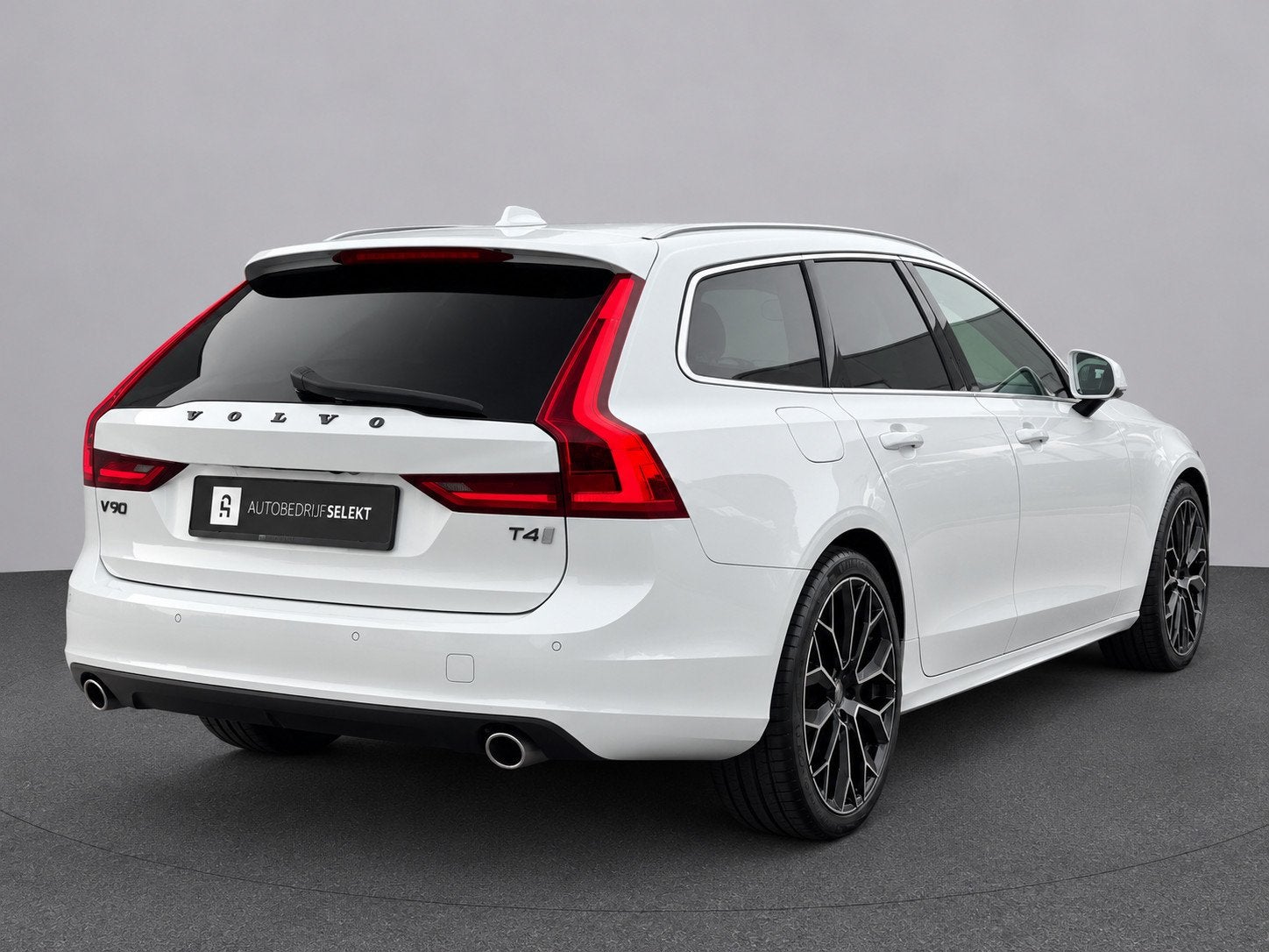 Volvo V90 2.0 T4 Inscription | Trekhaak | Head Up | Dodehoek, Auto's, Dealer onderhouden, Leder en Stof, 14 km/l, 93 €/maand