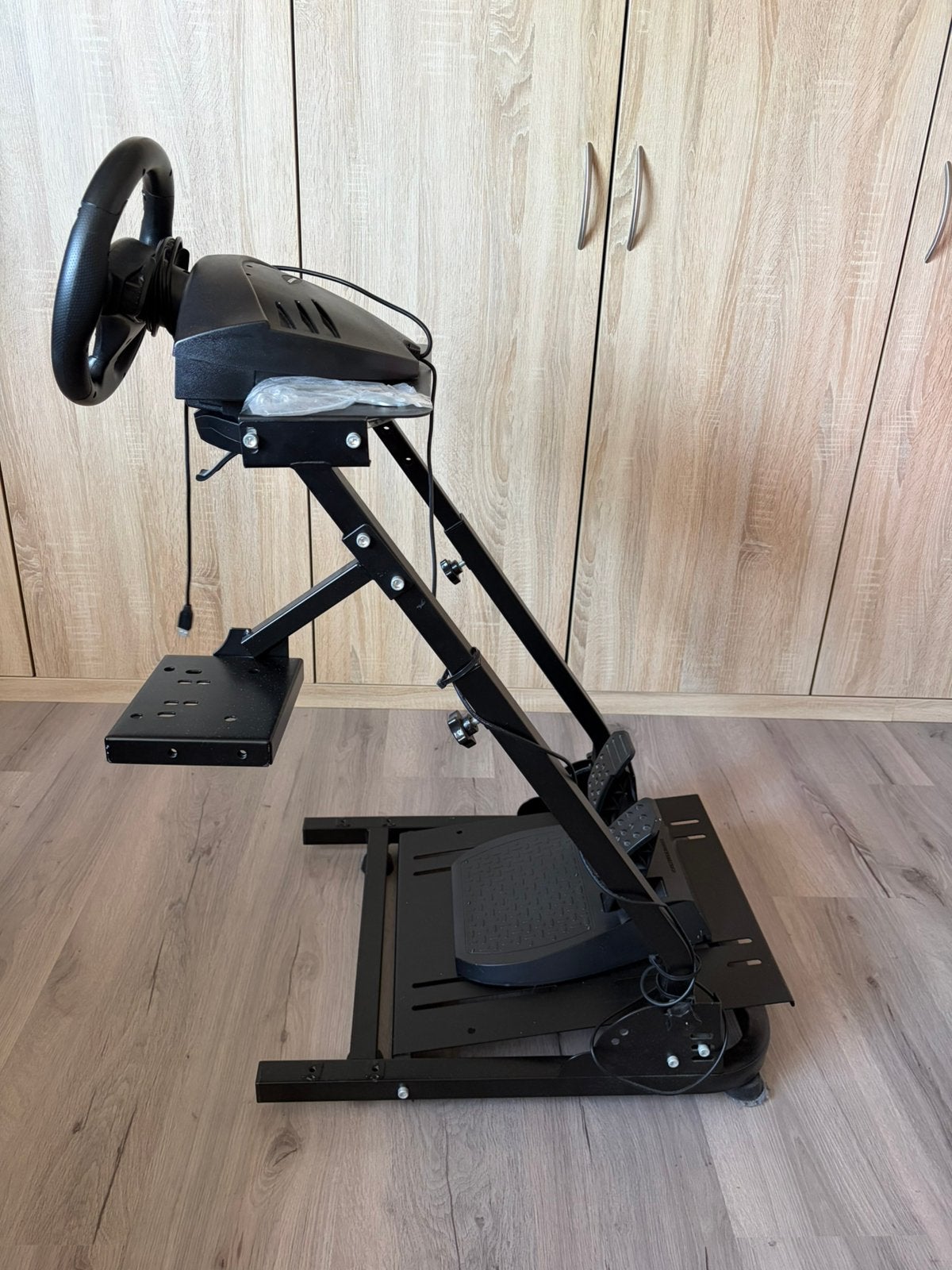 Foto 2 van Wheel stand & Trustmaster T80 | PC/PS5/PS4/PS3