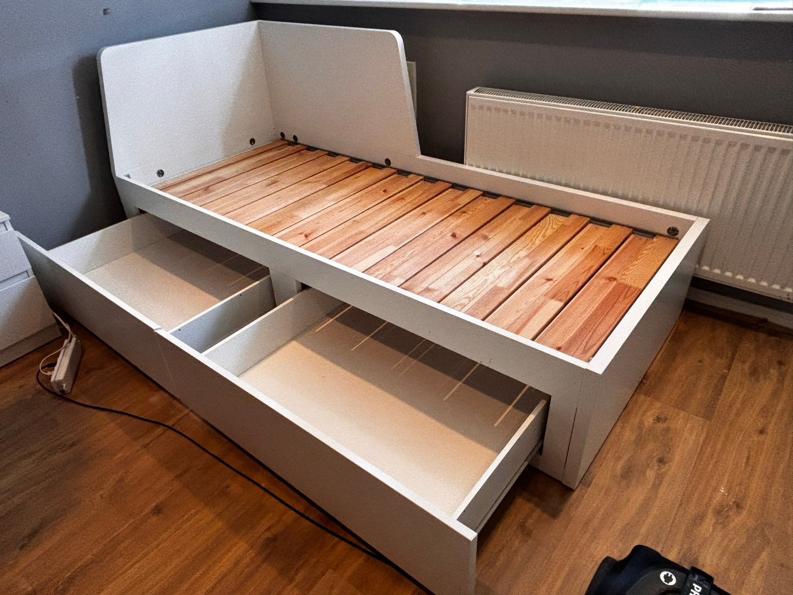 Wit Ikea eenpersoonsbed uitschuifbaar, met opberglades, Ophalen, Gebruikt, 90 cm, Eenpersoons