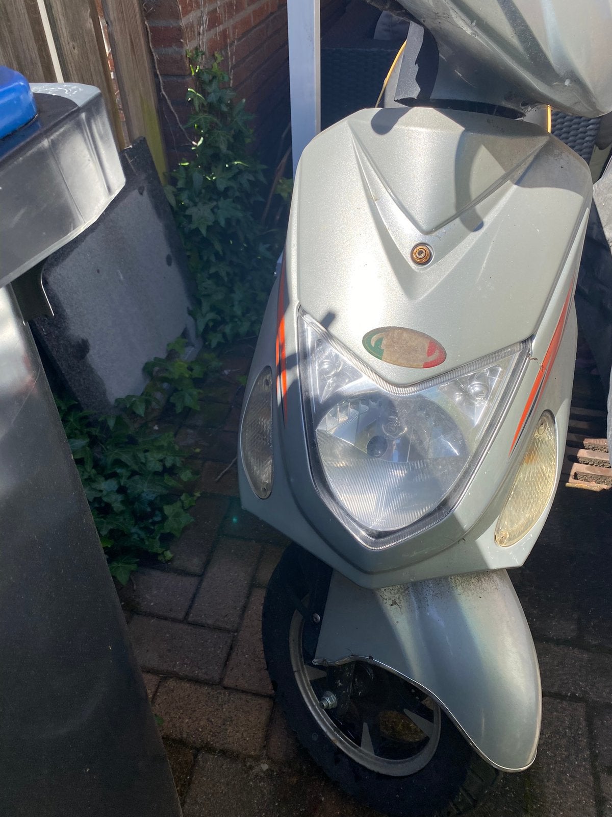 Grijze Iva scooter, Ophalen, Zo goed als nieuw, Benzine, Overige modellen